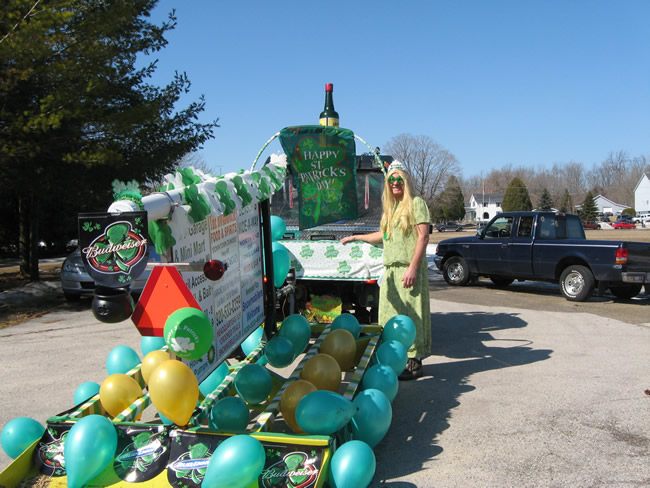 /pictures/ST Pats Float 2009 - No snow our guys keep draging/IMG_1355.jpg